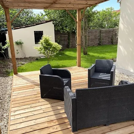 Holiday home Petite Maison Avec Jardin Au Calme