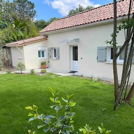 Petite Maison Avec Jardin Au Calme Holiday home Floirac (Gironde)